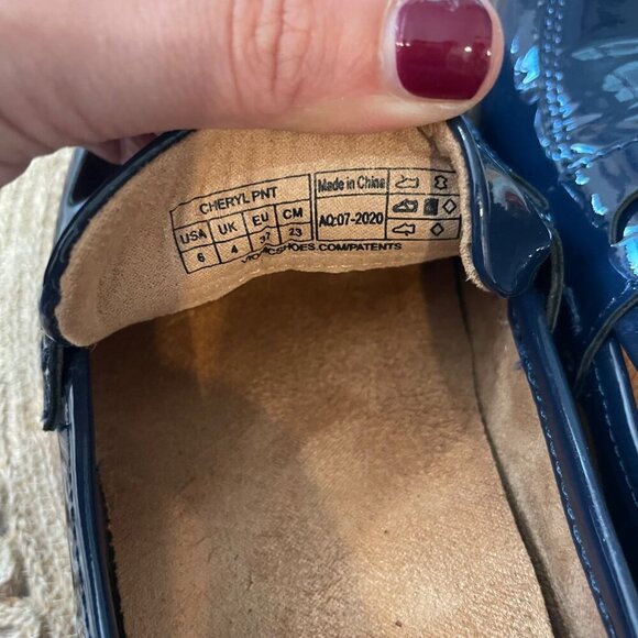 NWOT Vionic Cheryl Penny Loafers Navy Patent Leather Size 6 - Picture 9 of 9